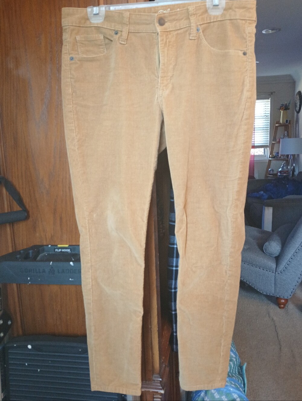 Universal Thread Mid Rise Skinny Cords. Size 10/30 R. Tan.